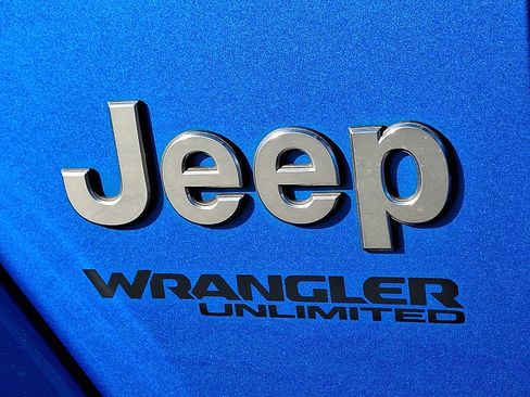 Certified 2022 Jeep Wrangler Unlimited Sahara w/ LED Lighting Group image 30