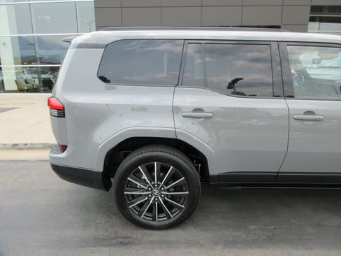 Used 2026 Lexus GX 550 w/ Accessory Package (2T) AWD/4WD image 10