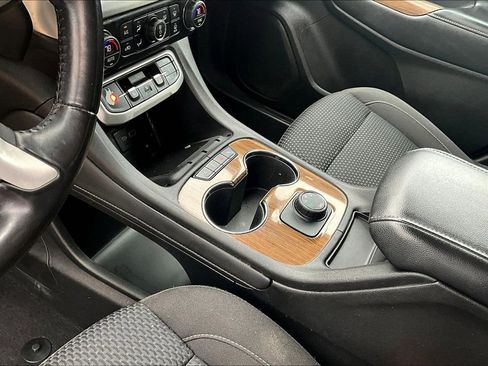 Used 2020 GMC Acadia SLE AWD/4WD image 19