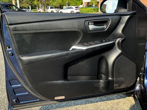 Used 2015 Toyota Camry XLE w/ Moonroof Package FWD image 18