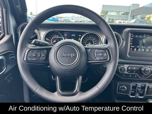 Used 2023 Jeep Gladiator Sport AWD/4WD image 10