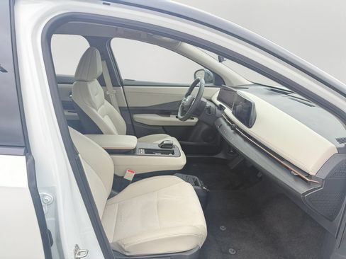 Used 2023 Nissan Ariya FWD image 11