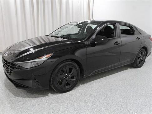 Used 2021 Hyundai Elantra SEL image 3