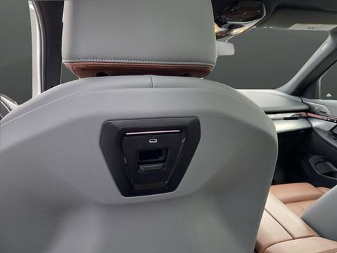 Used 2024 BMW 540i xDrive w/ Executive Package image 44