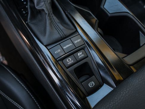 Used 2025 Toyota Camry SE FWD image 22