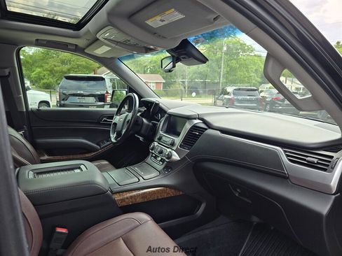 Used 2019 Chevrolet Suburban Premier w/ Premier Plus Edition AWD/4WD image 26