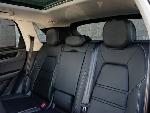 Certified 2025 Porsche Cayenne GTS image 31