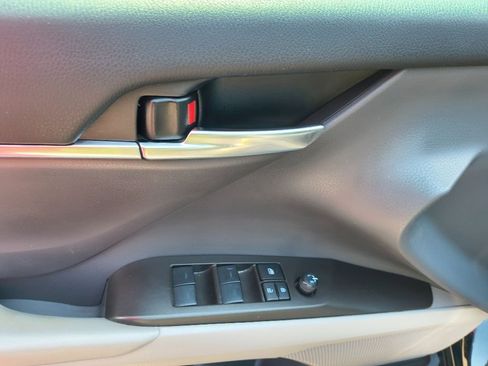 Used 2023 Toyota Camry SE image 12