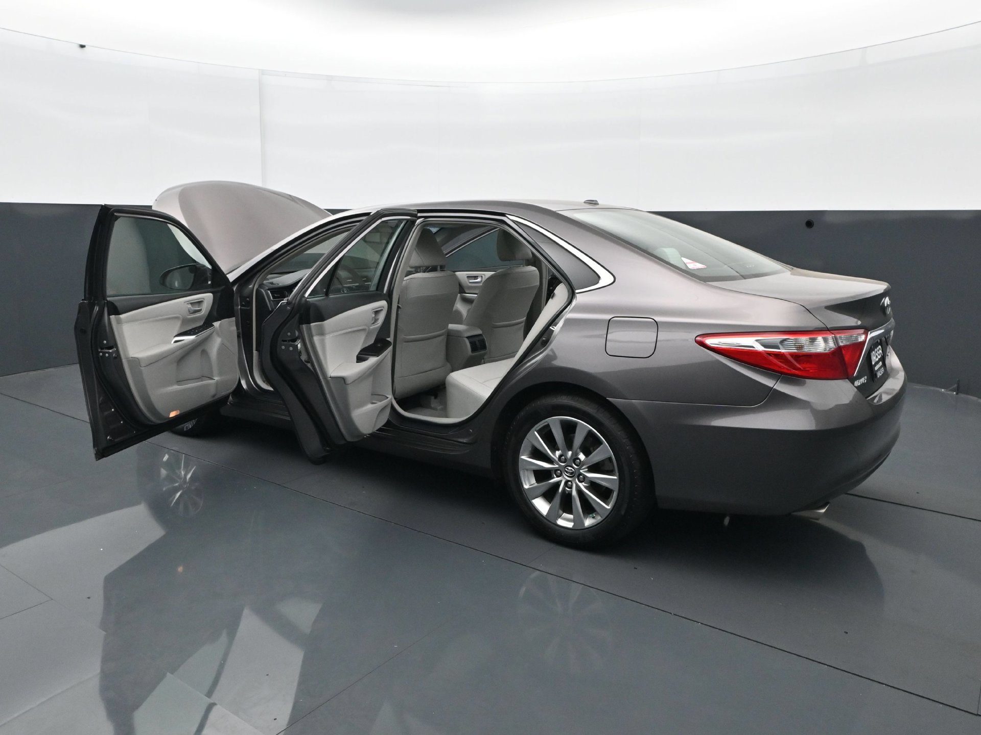 Used 2015 Toyota Camry XLE FWD image 29
