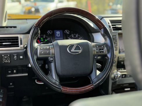 Used 2017 Lexus GX 460 image 16