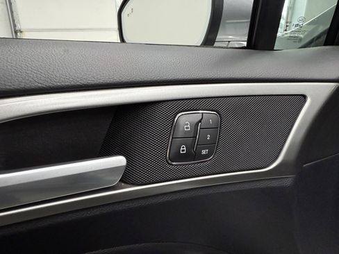 Used 2020 Ford Fusion SEL image 11
