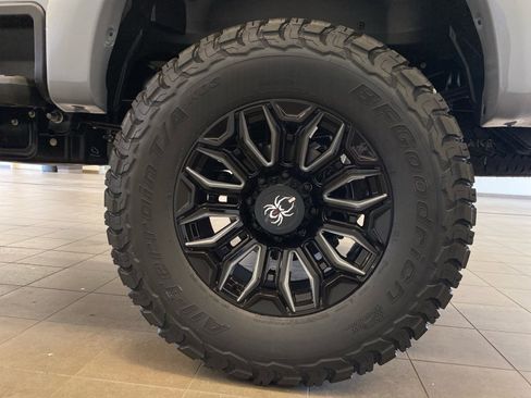 New 2026 Ford F250 Lariat w/ Black Appearance Package image 28