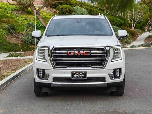 Used 2022 GMC Yukon SLT w/ SLT Premium Package image 2