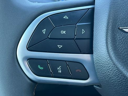 Used 2023 Chrysler Pacifica Pinnacle FWD image 23