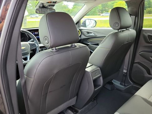 Used 2025 Chevrolet Trax LT w/ LT Convenience Package FWD image 27