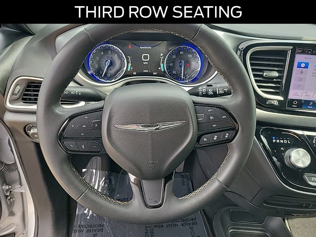 Used 2022 Chrysler Pacifica Touring-L w/ S Appearance Package FWD image 22