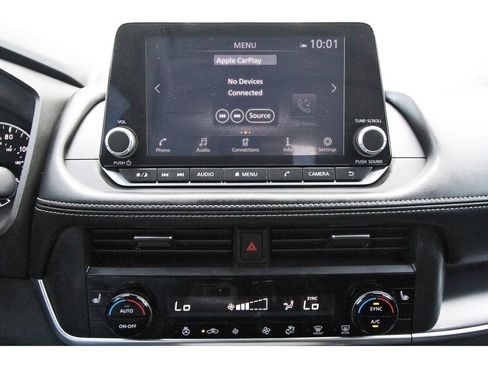 Used 2024 Nissan Rogue SV w/ SV Premium Package image 22