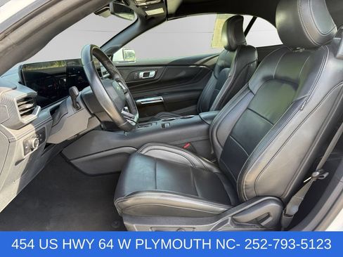 Used 2025 Ford Mustang Premium RWD image 9