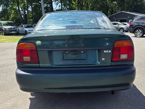 Used 2002 Suzuki Esteem GLX FWD image 6