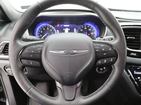 Used 2020 Chrysler Pacifica Touring-L w/ Advanced Safetytec Group image 19