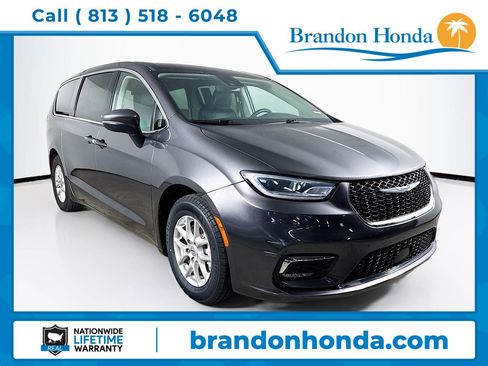 Used 2023 Chrysler Pacifica Touring-L FWD image 1