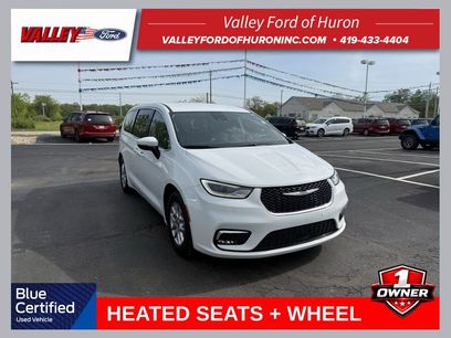 Used 2023 Chrysler Pacifica Touring-L