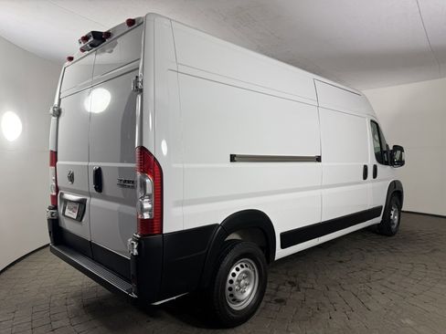Used 2024 RAM ProMaster 2500 w/ Premium Convenience Group image 9