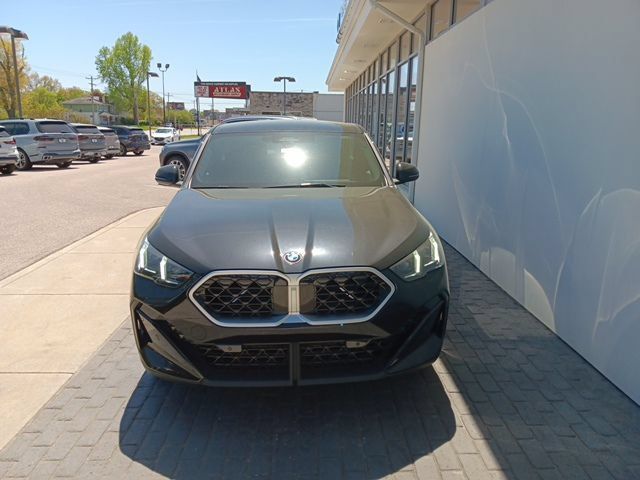 New 2025 BMW X2 xDrive28i w/ Convenience Package AWD/4WD image 2
