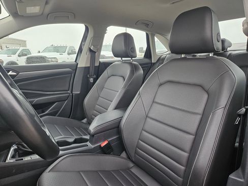 Used 2024 Volkswagen Jetta SE image 13