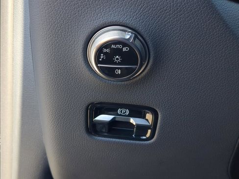 Certified 2025 Mercedes-Benz GLC 300 image 27