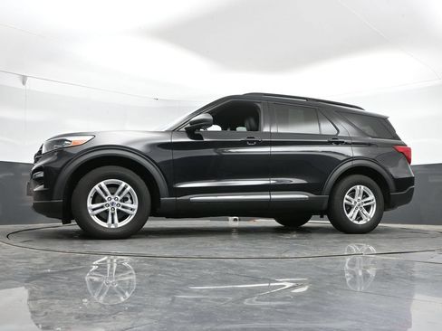 Used 2020 Ford Explorer XLT w/ Equipment Group 202A AWD/4WD image 42