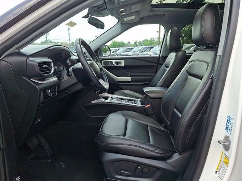 Used 2023 Ford Explorer XLT w/ Equipment Group 202A AWD/4WD image 10
