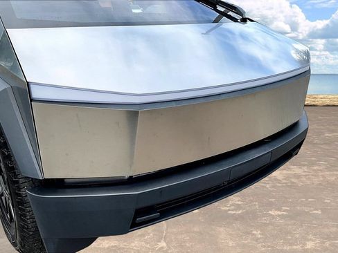 Used 2024 Tesla Cybertruck AWD Crew Cab image 32