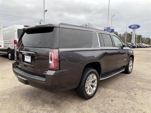 Used 2018 GMC Yukon XL SLT image 3