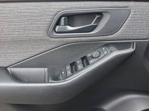 Used 2023 Nissan Rogue S AWD/4WD image 13