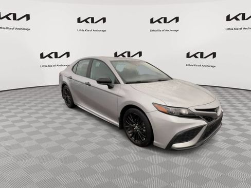 Used 2021 Toyota Camry SE AWD/4WD image 2