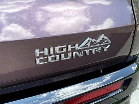 Used 2025 Chevrolet Traverse High Country FWD image 23