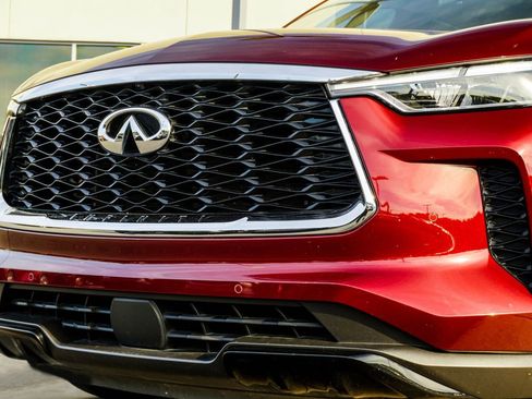 Used 2023 INFINITI QX60 Luxe w/ Vision Package FWD image 2
