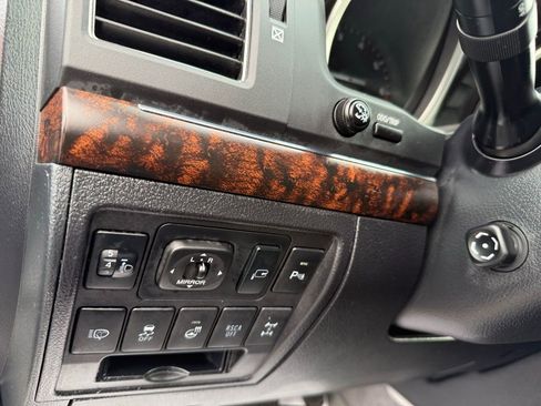 Used 2013 Toyota Land Cruiser image 17