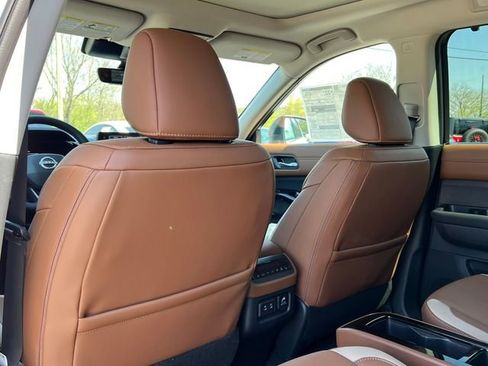 New 2026 Nissan Pathfinder Platinum AWD/4WD image 40