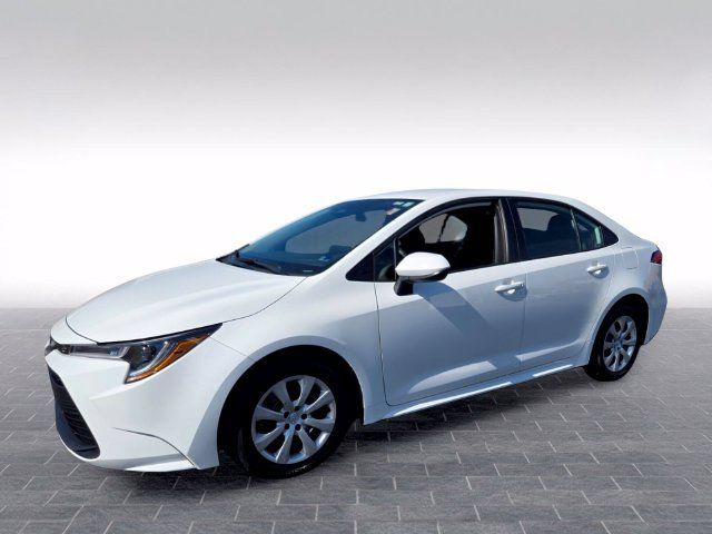 Used 2025 Toyota Corolla LE FWD image 3