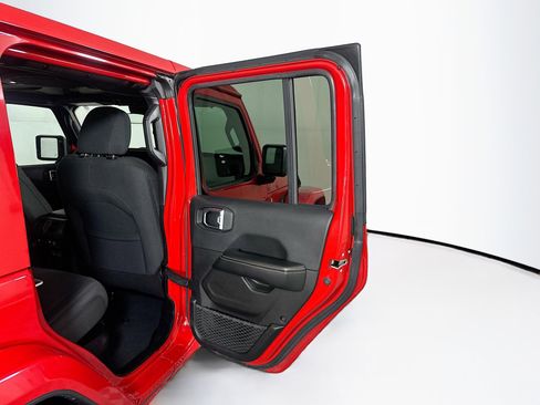 Used 2024 Jeep Wrangler Unlimited Sahara AWD/4WD image 28