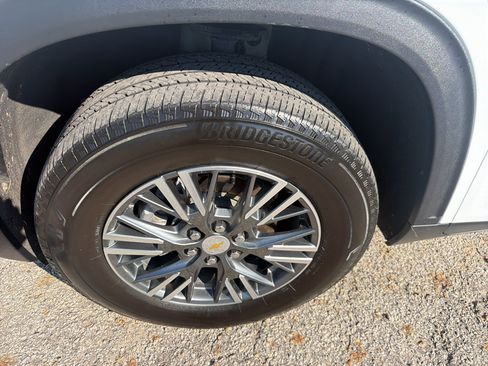 Used 2024 Chevrolet Traverse LT FWD image 21