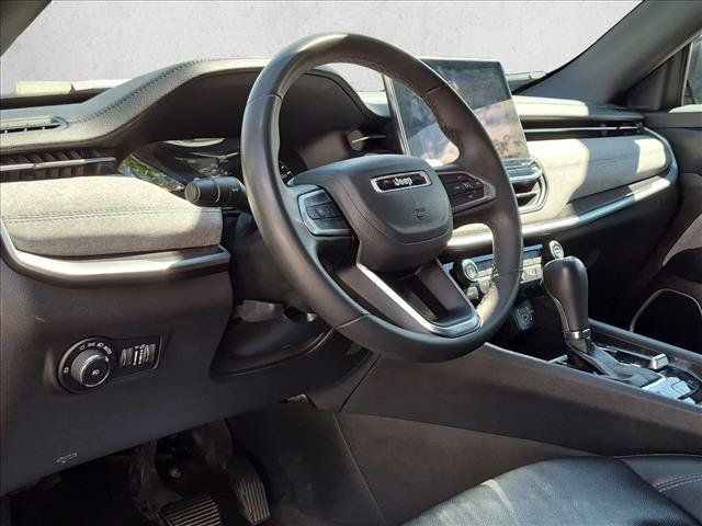 Used 2024 Jeep Compass Latitude AWD/4WD image 10