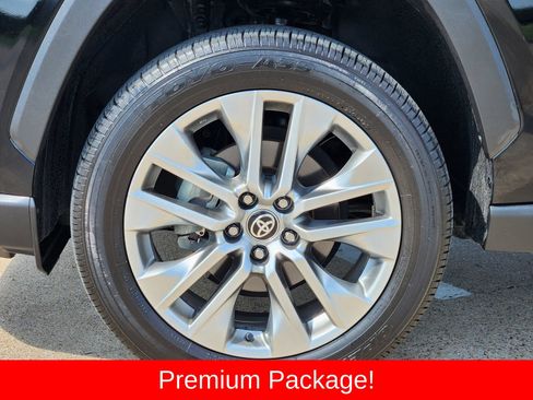 Used 2025 Toyota RAV4 XLE Premium FWD image 20