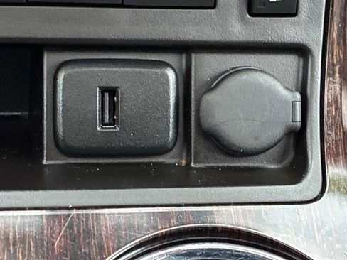 Used 2017 Chevrolet Traverse LT image 31