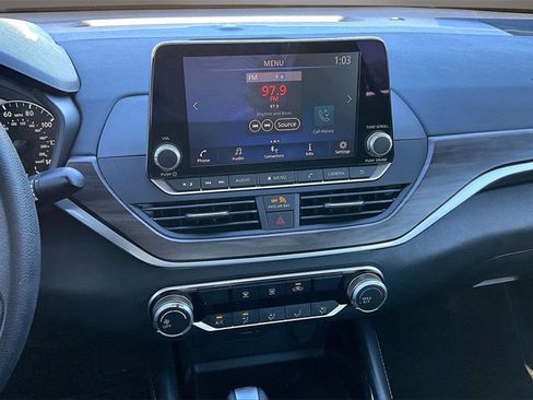 Used 2023 Nissan Altima 2.5 SV image 9