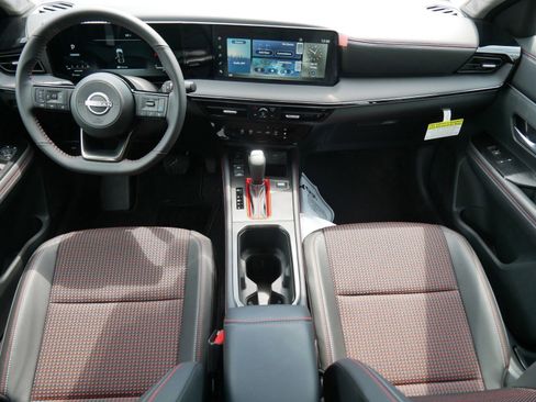 New 2025 Nissan Kicks SR image 7