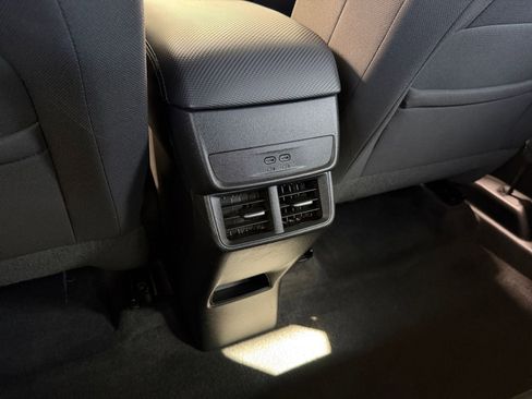 Used 2025 Chevrolet Equinox LT image 23