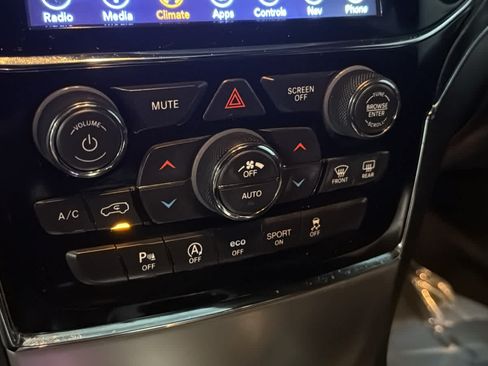 Used 2019 Jeep Grand Cherokee Limited AWD/4WD image 21